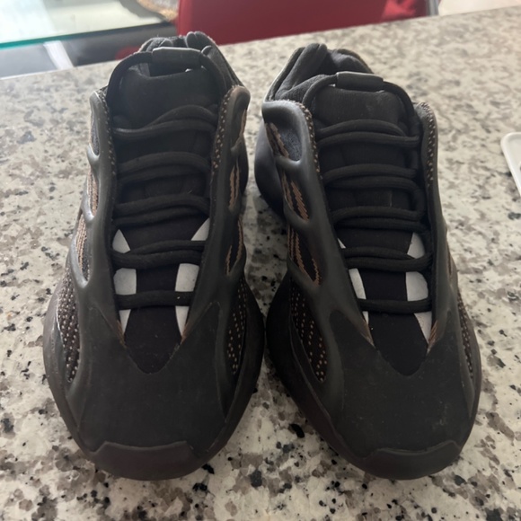 Yezzy main image 4
